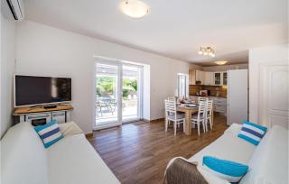 Lovely Home In Brbinj With Wifi - 2