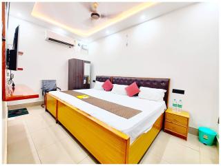 Hotel "Mateshwari Palace" Near Ramjanam Bhoomi - Temple - Fully Air Conditioned Hotel With Free Parking Free Wifi & Excellent Room Service - Best Hotel In Ayodhya - Ayodhya - 2