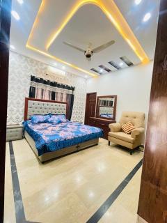 6-BedRoom Entire Furnished Home - 6