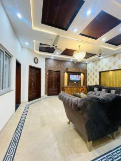 6-BedRoom Entire Furnished Home - 4