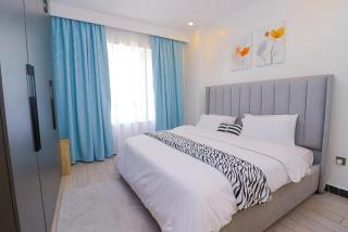 Newly furnished two bedroom apartment with all modern finishing, swimming pool, fully equipped gym and other luxurious facilities and close proximity to major shopping malls in kilimani - Nairobi - 1