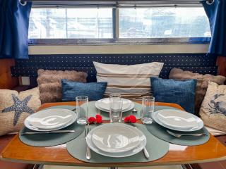 Nuit Insolite sur un Bateau au Cœur de Bordeaux - 2