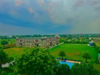 Tata Vista Resort, Vrindavan - #big swimming pool #luxury rooms #gardens #playing zone #away from city hustle - Vrindāvan - 9