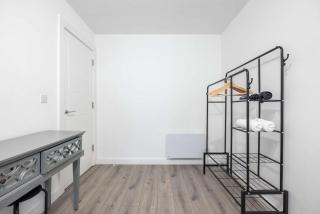 Airy and Modern 1 BR apartment walk to centre - Belfast - 2