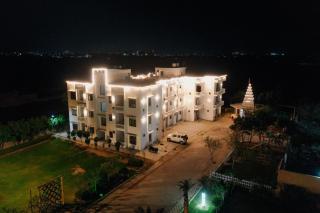 Tata Vista Resort, Vrindavan - #big swimming pool #luxury rooms #gardens #playing zone #away from city hustle # BY ELEGANCE GROUP# - 3