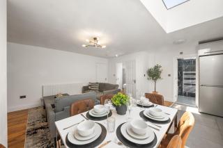 Open plan living I extended stays I free parking - London - 1