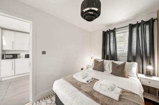 Open plan living I extended stays I free parking - London - 2