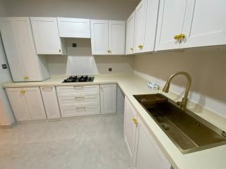 شقة راقية ثلاث غرف وصاله واسعه ومطبخ والتراس خارجي - Riad - 4