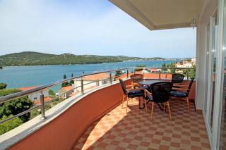 Apartments Hari Tisno - Tisno - 0