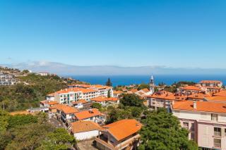 GuestReady - Caniço city view - 6