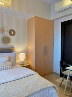 Cozy & Stylist Unit in BGC - Manila - 9