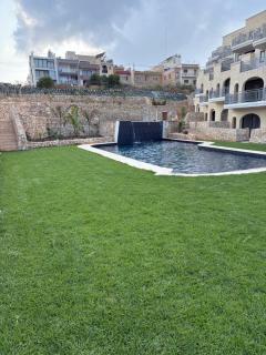 Luxury 3 Bed Apartment with Large Outdoor Pools and Gardens - Qala - 4