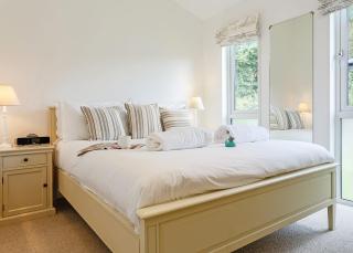 Mullion Cove Coastal Retreat - 1