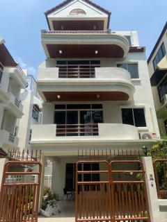 UrbanLoft Sukhumvit 5BR Bangkok 5 min BKK Hospital - Ban Sam Ngam - 9
