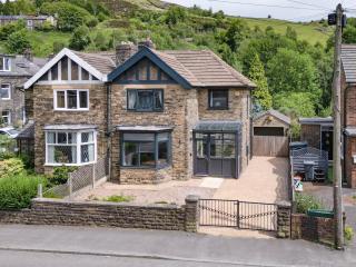 3 bedroom house - Walsden - 0