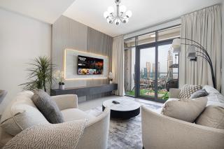 Luxury 2,5BR Burj Khalifa Views with Pool and Gym Access Near Dubai Mall - 8