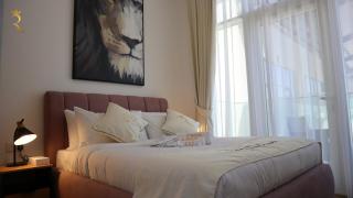 1BR Masdar City Eco Friendly Poolside Apt - Abu Dhabi - 9