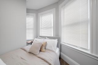 Bright Private Room Near Beaches, Public Transit - Boston - 6