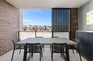 Big Two-Story with Private Elevator & Balconies - Sydney - 8