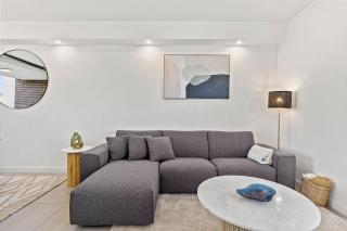 Big Two-Story with Private Elevator & Balconies - Sydney - 6