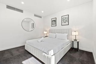 Big Two-Story with Private Elevator & Balconies - Sydney - 5