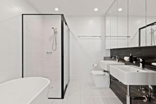 Big Two-Story with Private Elevator & Balconies - Sydney - 4
