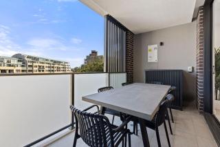 Big Two-Story with Private Elevator & Balconies - Sydney - 1