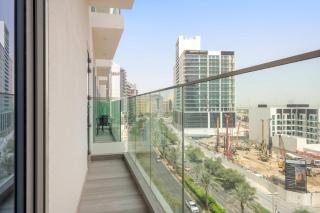 Bright & New 1BR in JVCwith pool and gym - 3