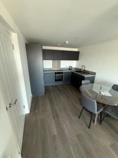 Modern & Convenient 2 Bedroom Liverpool Apartment - Liverpool - 3