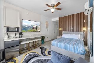 Royal Hotel Room - 9