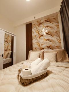 Regalia's Pod - Trece Martires - 2