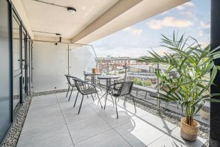 Leeds City Centre 2BR Apartment - Luxury Stay with Private Terrace - 5
