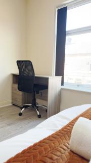 Entire 3 Bedroom House, Salford 60 - 6