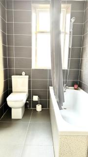 Entire 3 Bedroom House, Salford 60 - Manchester - 2