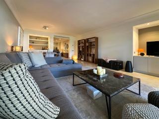 Golf Gardens Elegant 2 Bedroom with Tropical Garden Views Walk to Beach - 5