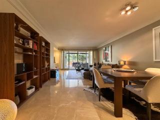 Golf Gardens Elegant 2 Bedroom with Tropical Garden Views Walk to Beach - 6