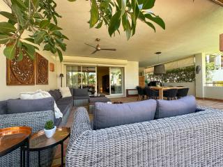 Golf Gardens Elegant 2 Bedroom with Tropical Garden Views Walk to Beach - Marbella - 3