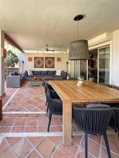 Golf Gardens Elegant 2 Bedroom with Tropical Garden Views Walk to Beach - 2