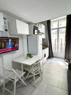 Acogedor apartamento exterior con balcón en el Barrio de Chueca, Gran Vía con aire acondicionado - 0