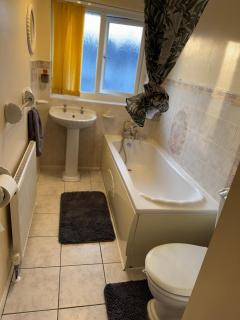 Peaceful 3 bedroom house close to Newcross hospital Wolverhampton - Fallings Park - 2