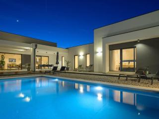 Elegant Lake Balaton Villa - Balatonudvari - 8