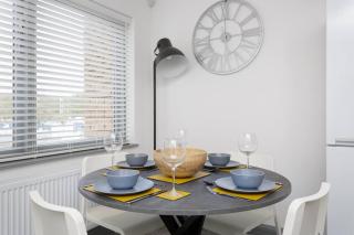 Sovereign Gate 1 - City Centre 2 Bed Wparking - 8