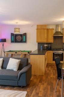 2 Bed Flat, Sale, Pets Welcome, Private Parking, Netflix, Sleeps 6 - Timperley - 9