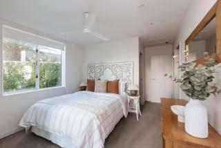 Sunny Courtyard Dreaming Downtown with Pool & Gym - 1