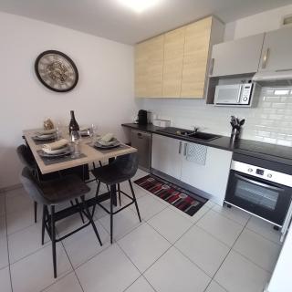 Le Barbusse LYON-T3-Garage-Terrasse-3 lits-Home Cinema - 2