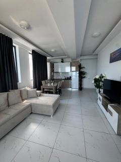 Lunaria- AJ Signature Stay - 1