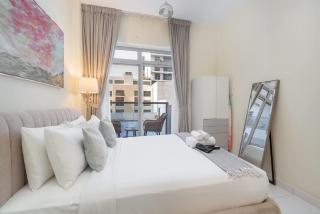 StayShort - Spacious Studio in JVC for 2 people with Pool - 6