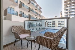 StayShort - Spacious Studio in JVC for 2 people with Pool - 7