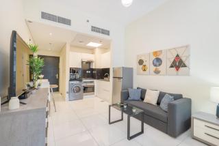 StayShort - Spacious Studio in JVC for 2 people with Pool - 5