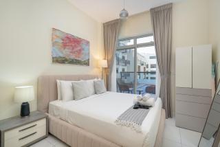 StayShort - Spacious Studio in JVC for 2 people with Pool - 4